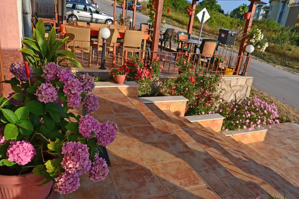 Svetlana Hotel Byala  Ngoại thất bức ảnh